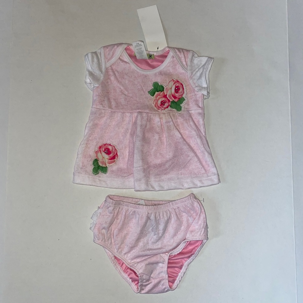 Little Mass girls size 24months outfit 🤍